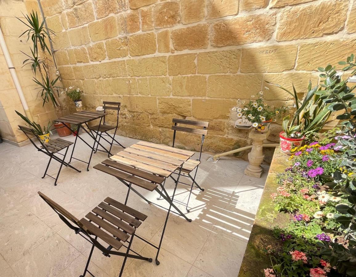 Penelope Townhouse Hotel Ghajn il-Kbira  Екстериор снимка